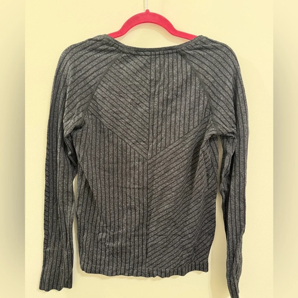 All in Motion Textured Long Sleeve Athletic Top – Size M - Picture 4 of 5